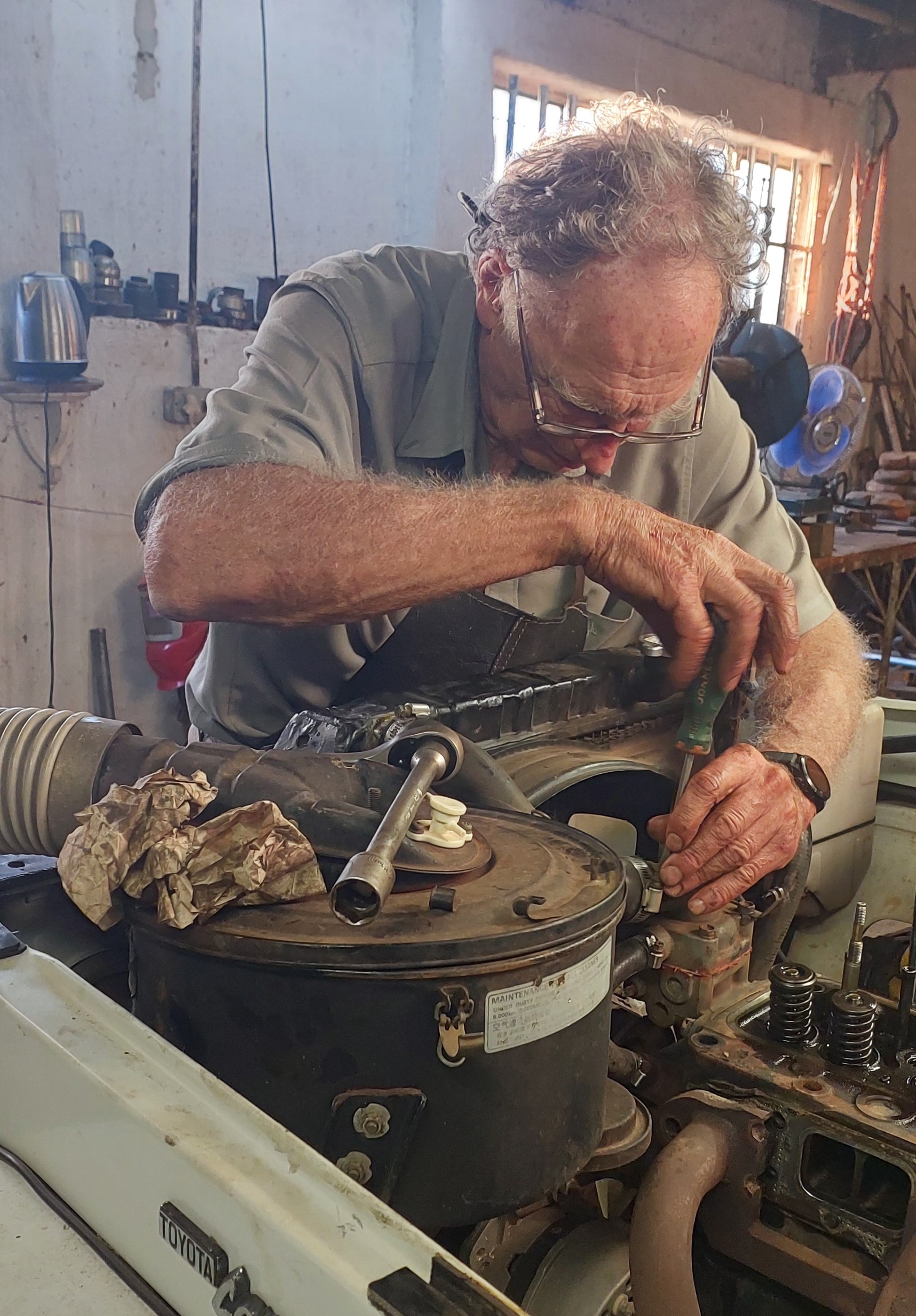 Solving a serious unforseen problem with the safari vehicle in the run-up to an extended solo safari into the African Wilderness.